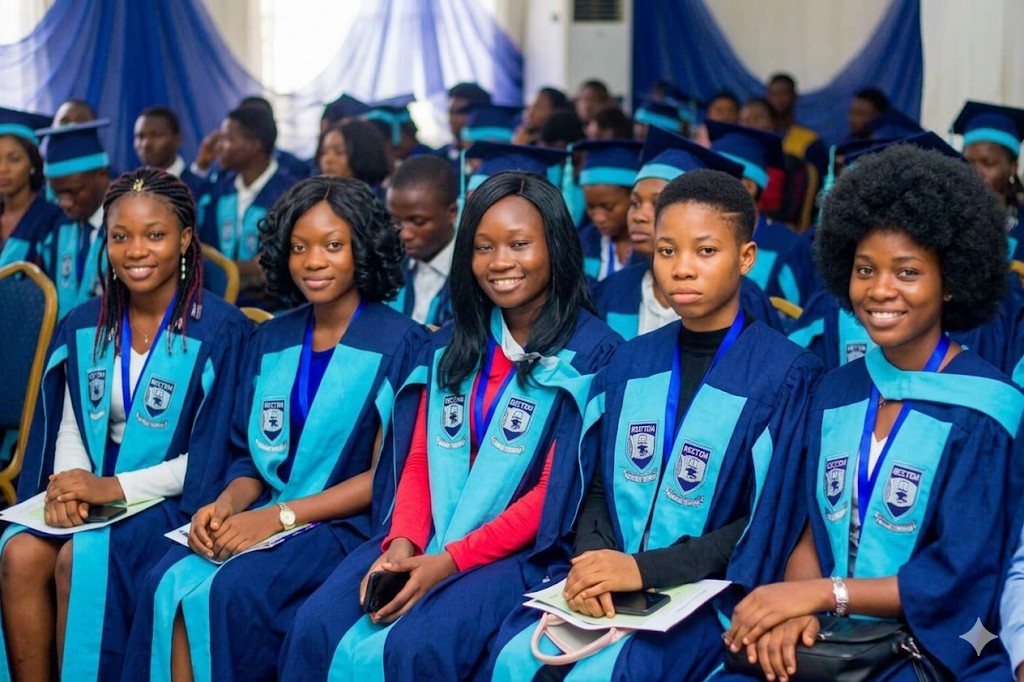 RECTEM students on campus